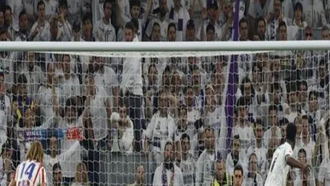 曼联逆袭有望，内维尔感叹：欧冠席位争夺竟成现实，谁曾想四五周前尚属奢望！