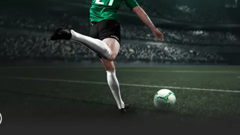 鲁尼解说纽卡对战巴萨，赛前闻利物浦败绩展笑颜